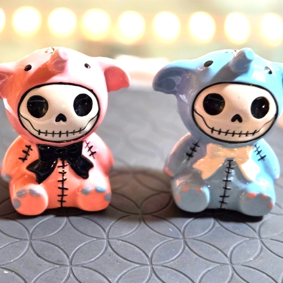 Humorous Skeletons in Costume Salt and Pepper Shaker Set - Picture 3 of 4